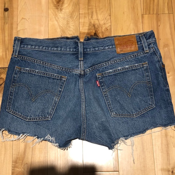 Levi’s 501 jean shorts - Picture 6 of 8
